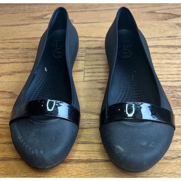 Crocs Black Ballet Flats Women’s Size 7 Cap Toe Slip On Shoes - Picture 3 of 8